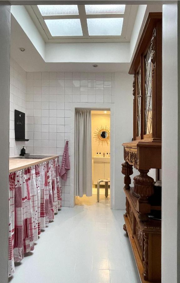 Charming Arty Studioflat, Overlooking The Domain Of A 17Th Century Chapel An Ideal Location For Business Travellers And Peace Seekers Tielrode Екстериор снимка